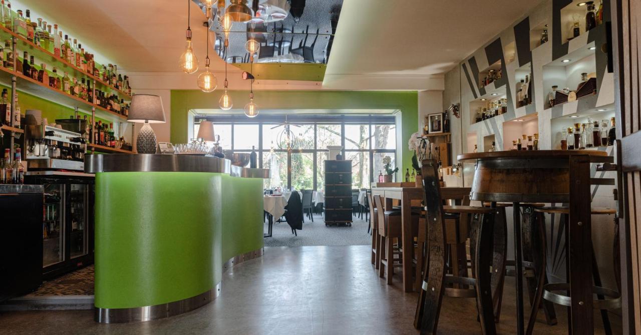 Logis Hotel Restaurant L'Essille Bassac エクステリア 写真