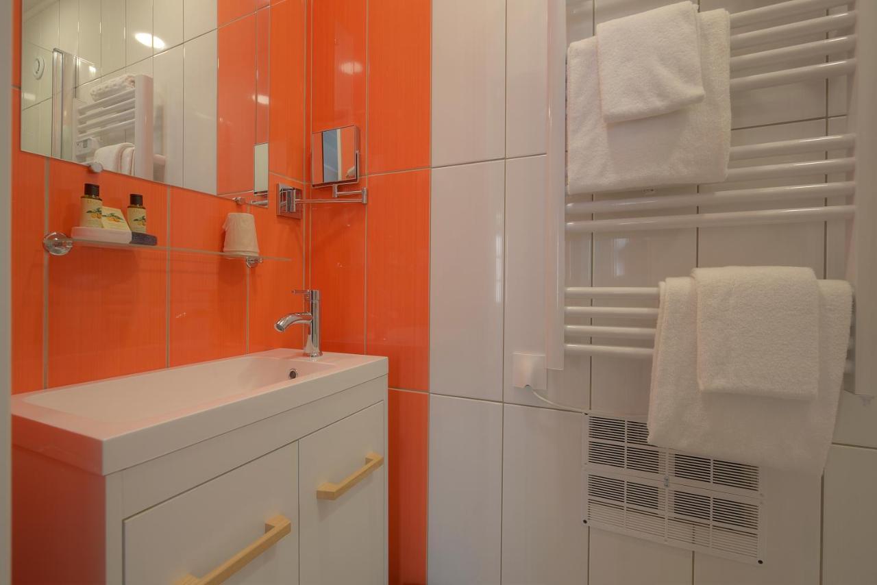 Logis Hotel Restaurant L'Essille Bassac エクステリア 写真