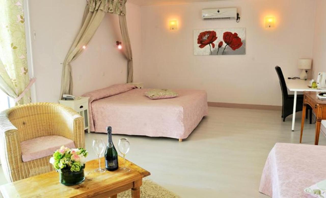 Logis Hotel Restaurant L'Essille Bassac エクステリア 写真